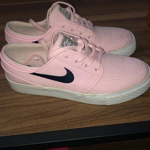 Stefan Janoki Nike Sb’s.